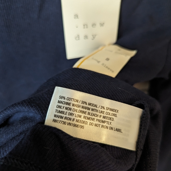 A New Day Navy blue crop top long sleeves NWT Size S - Picture 4 of 5